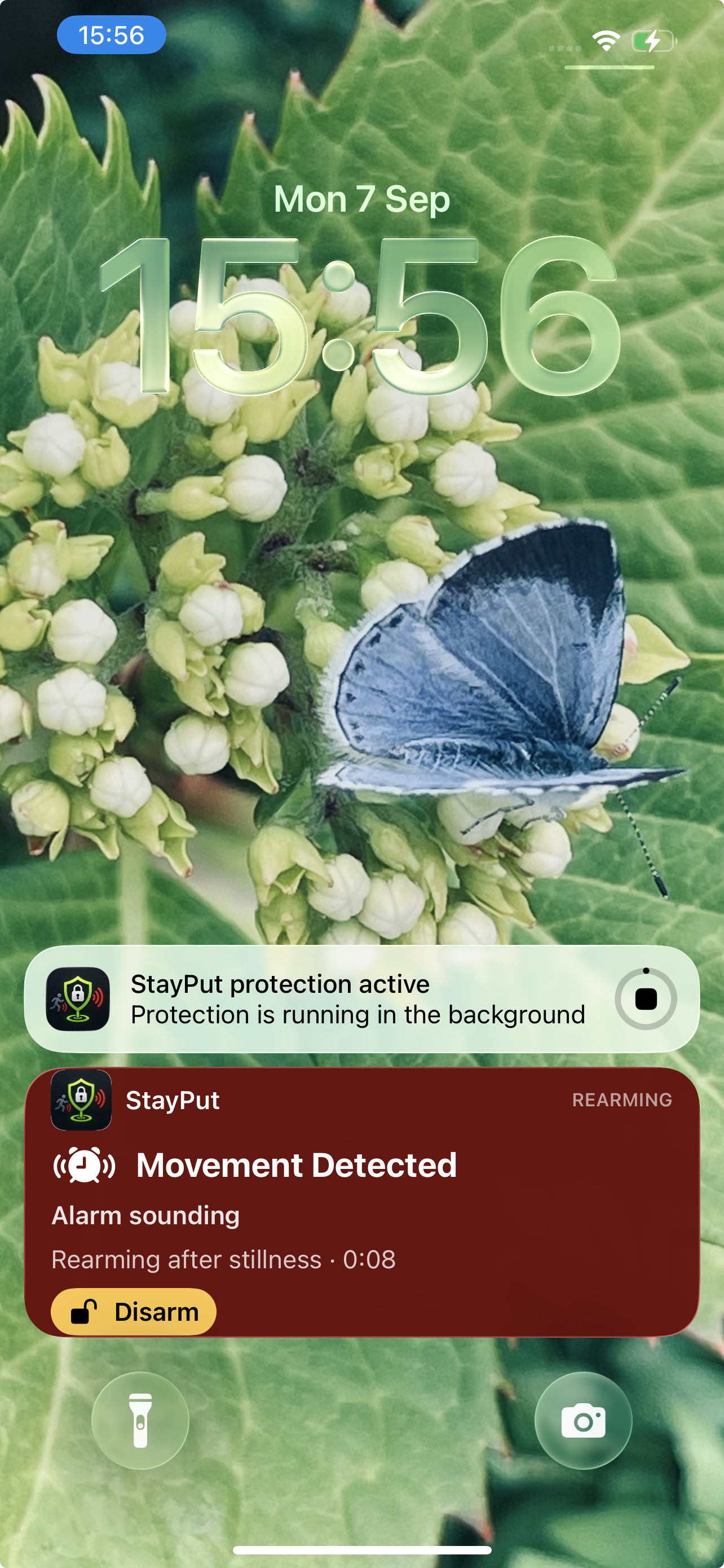 StayPut Live Activity showing movement detected on the Lock Screen.